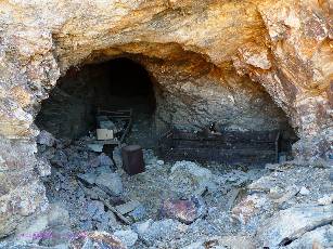 Death-Valley-2020-day4-15  bedroom mine  w.jpg (488367 bytes)